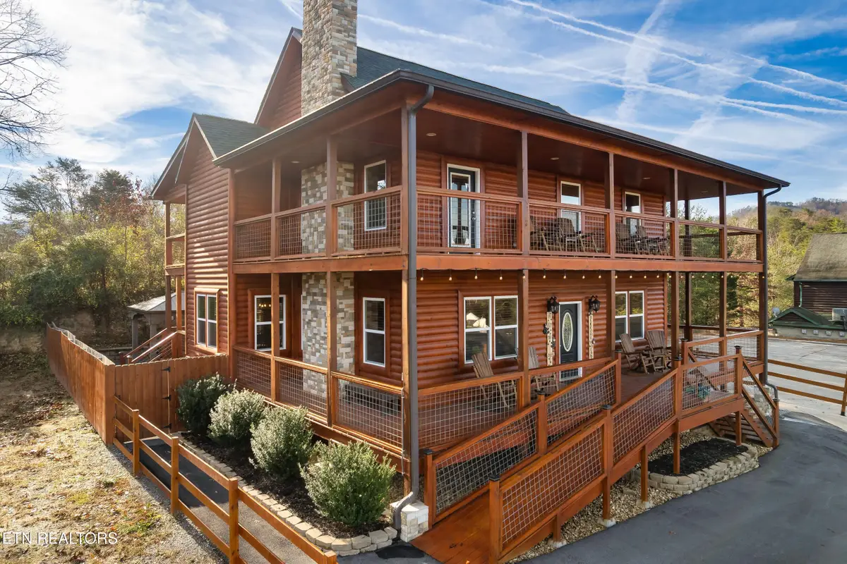 2822 Seth Rd, Pigeon Forge, TN 37863 - #1