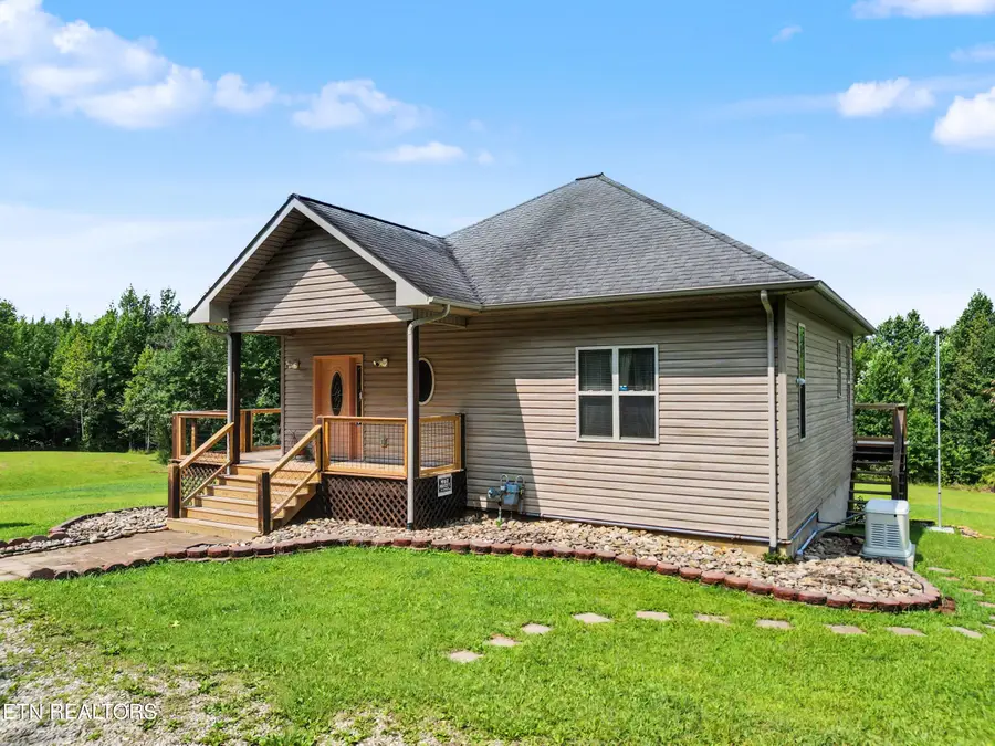 319 Oakmont Rd, Oneida, TN 37841 - #2