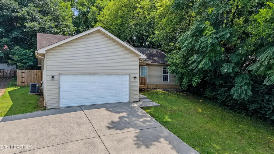 1414 Wales Ave, Maryville, TN 37804 - #2