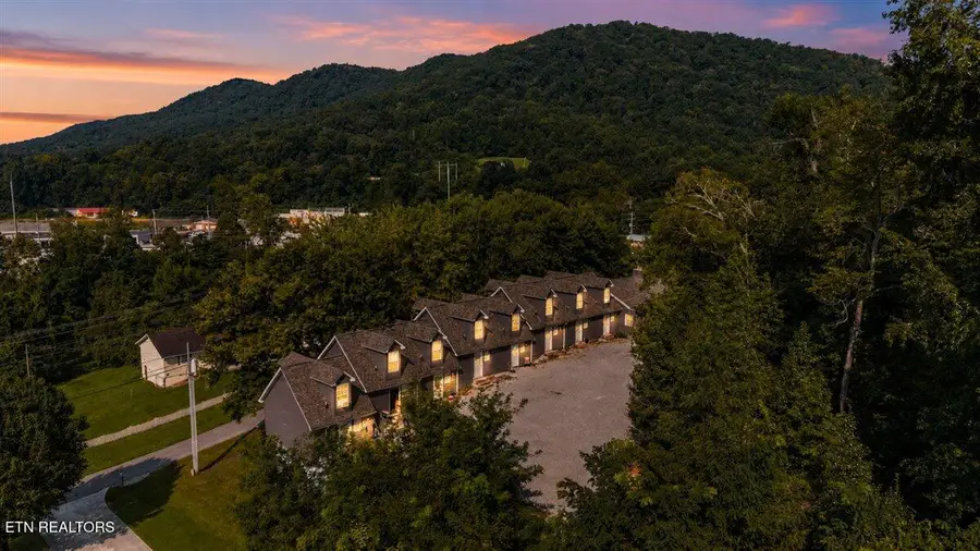 402 E Forrest St, Lafollette, TN 37766 - #3