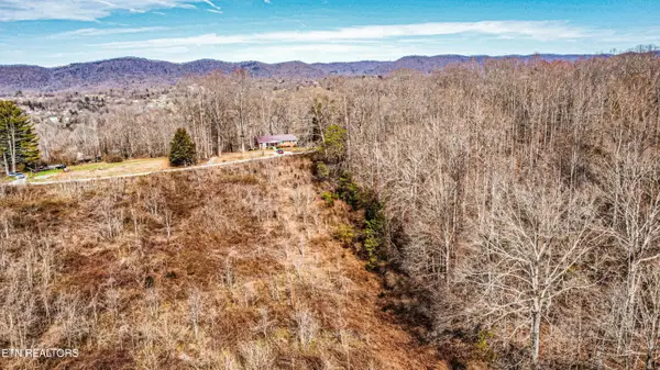 W High Knob Rd, LaFollette, TN 37766
