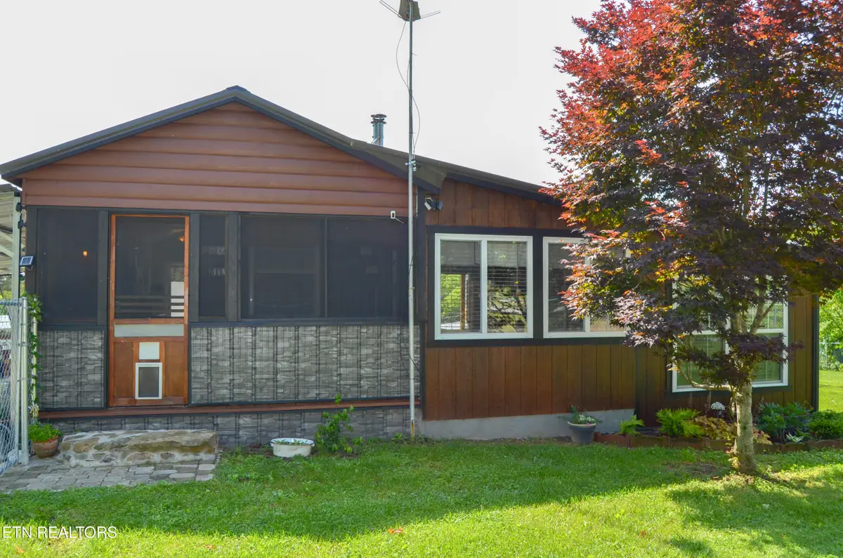 28 Cottage St, Crossville, TN 38571 - #1