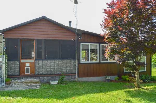 28 Cottage St, Crossville, TN 38571