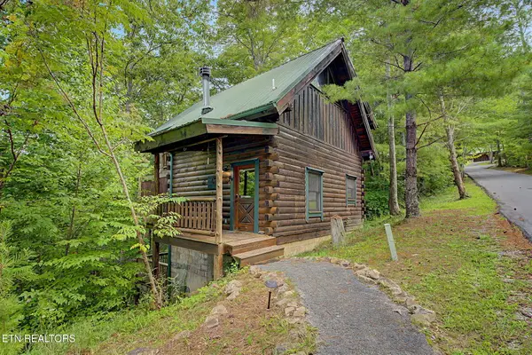 3039 Brothers Way, Pigeon Forge, TN 37862
