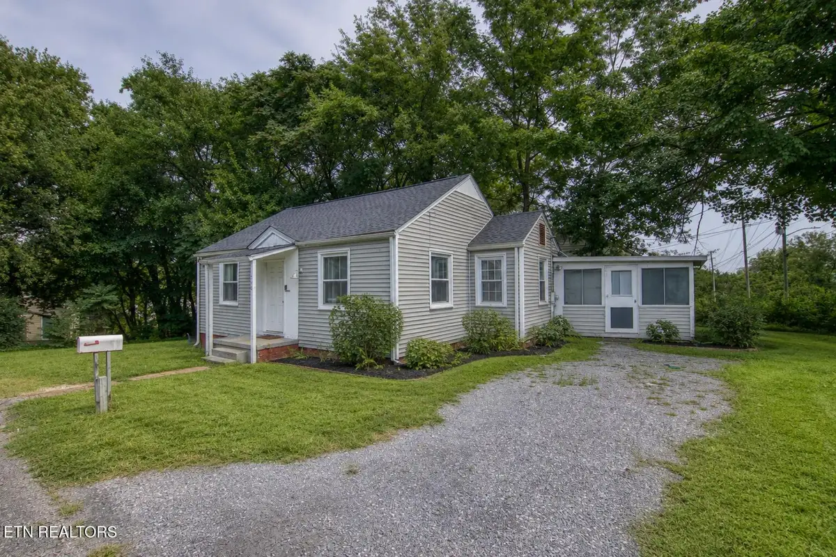 1700 Iroquois St, Knoxville, TN 37915 - #1