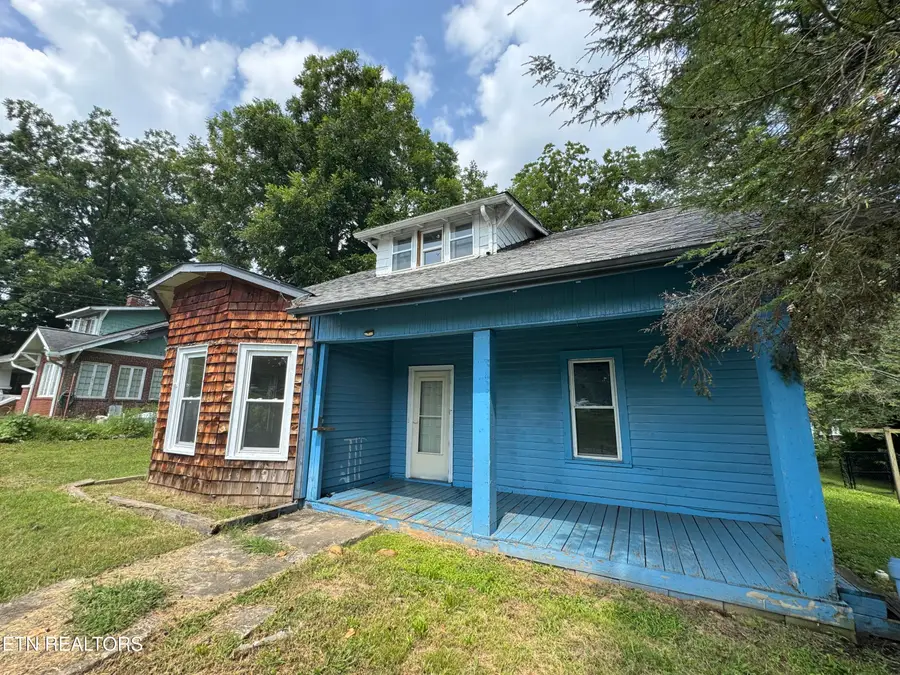 131 Lincoln Ave, Newport, TN 37821 - #3