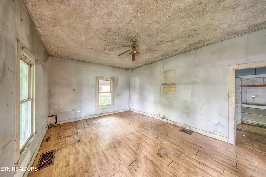 1809 E Glenwood Ave, Knoxville, TN 37917 - #3
