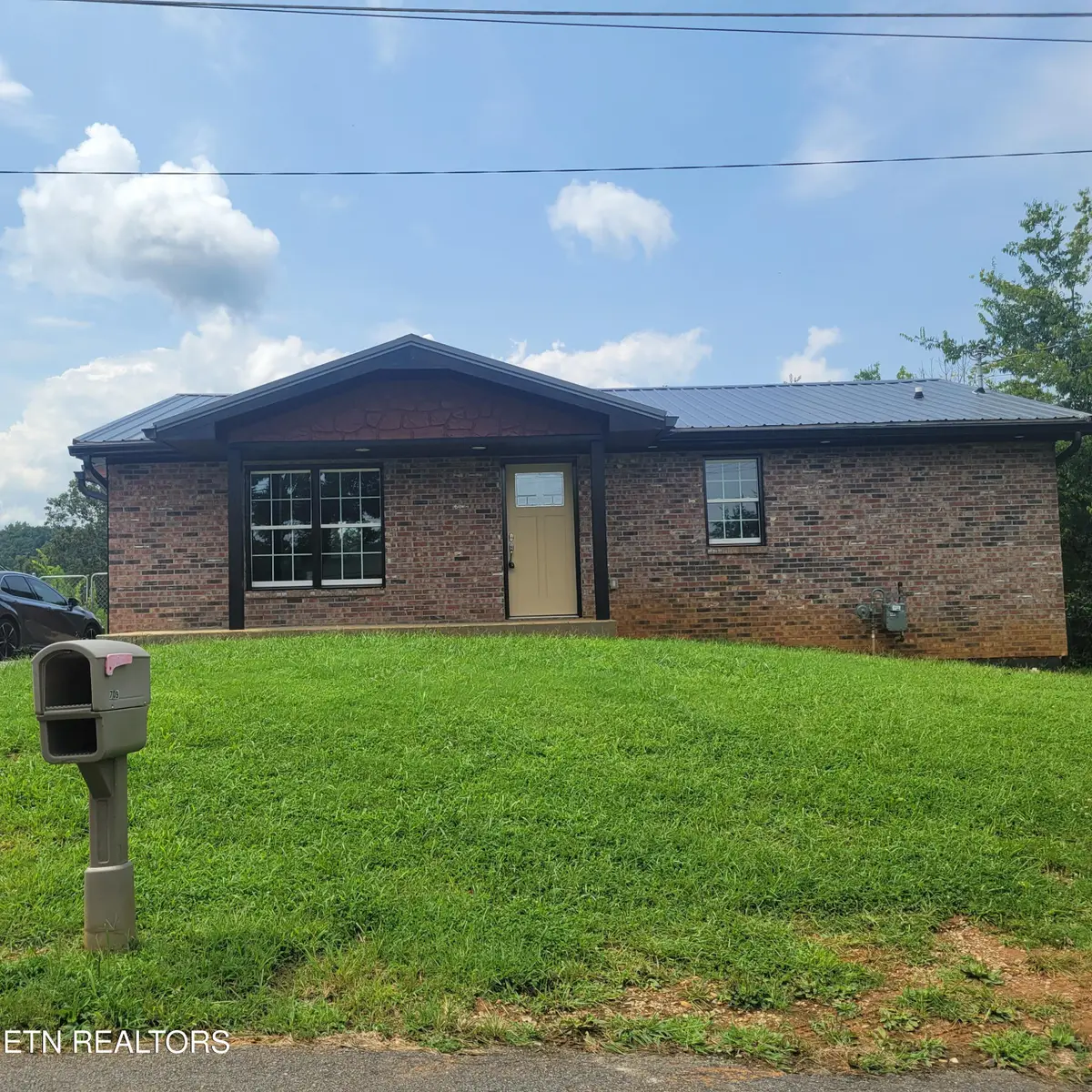 709 8th St, Newport, TN 37821 - #1