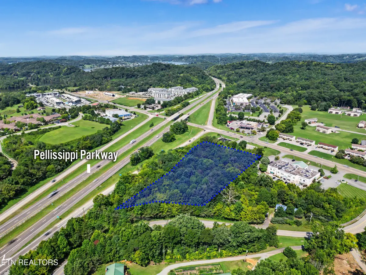 3521 Wrights Ferry Rd, Louisville, TN 37777 - #1