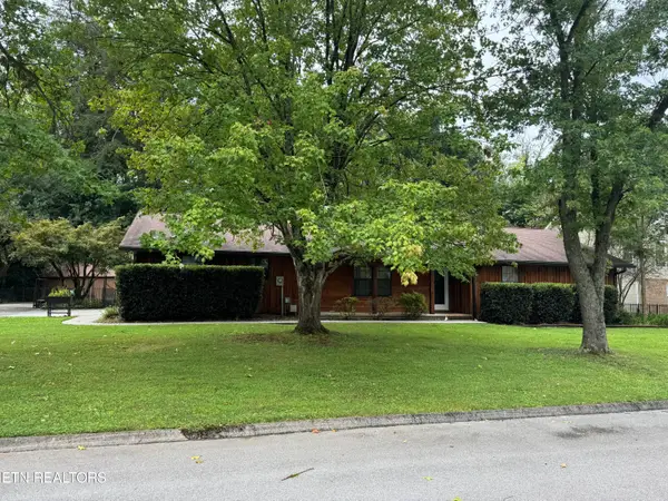 2214 Eva Jean Drive, Maryville, TN 37804