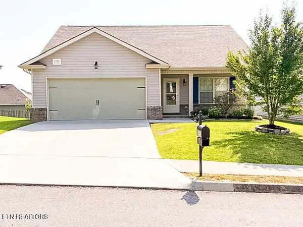 1939 Mahogany Wood Tr, Knoxville, TN 37920
