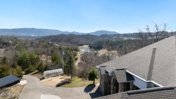 3467 Caywood Rd, Dandridge, TN 37725
