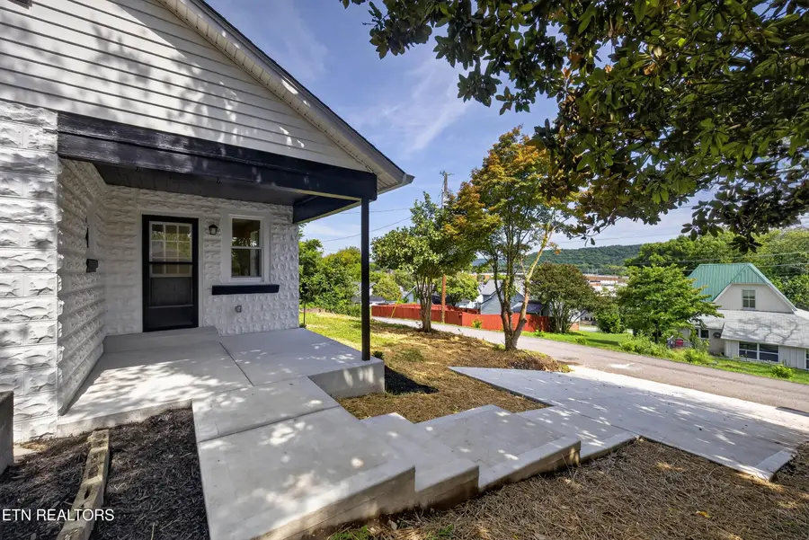 322 Oak St, Clinton, TN 37716 - #2