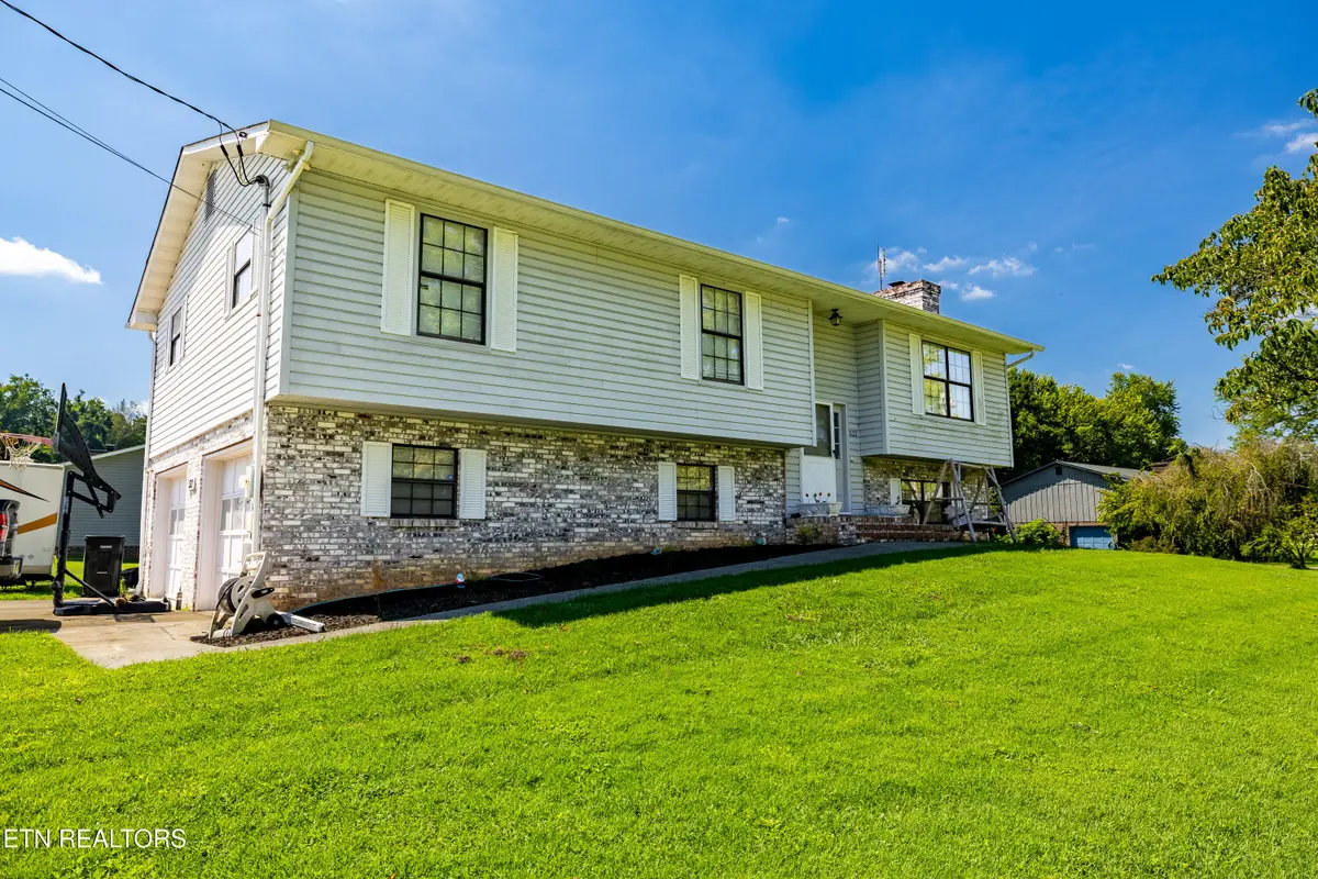 521 Deerfield Circle, Maryville, TN 37804 - #1