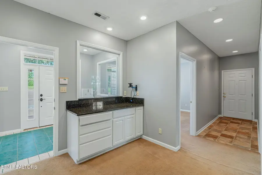 6875 Lakeview Rd, Lenoir City, TN 37772 - #2