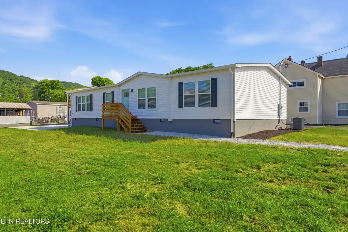 725 Siluria St, Harriman, TN 37748 - #1