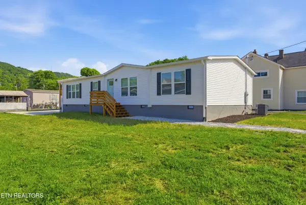 725 Siluria St, Harriman, TN 37748