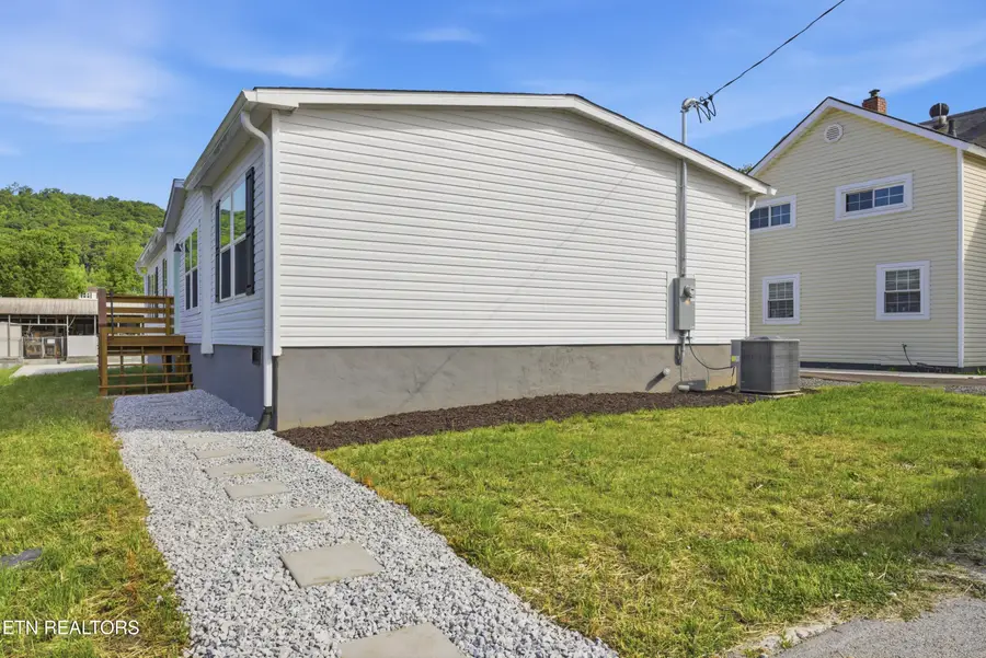 725 Siluria St, Harriman, TN 37748 - #2