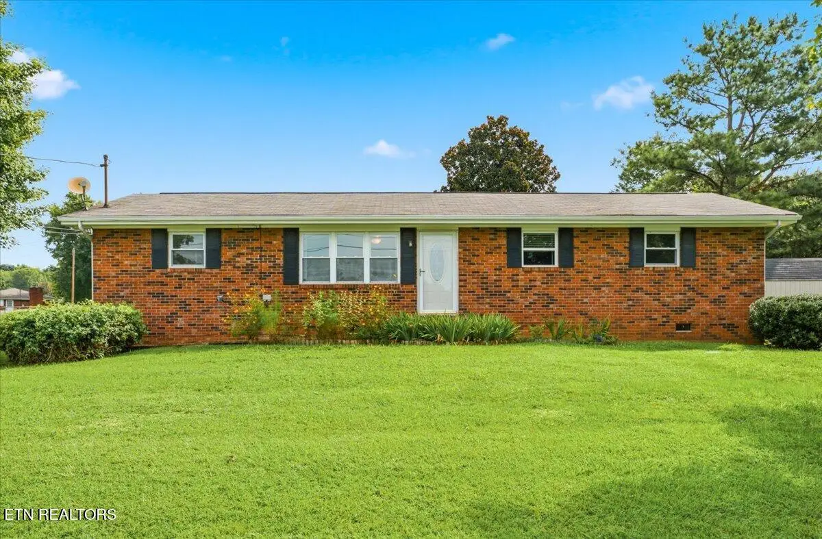 3334 Oak Ave, Strawberry Plains, TN 37871 - #1