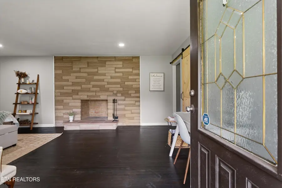 913 W Beaver Creek Drive, Powell, TN 37849 - #3