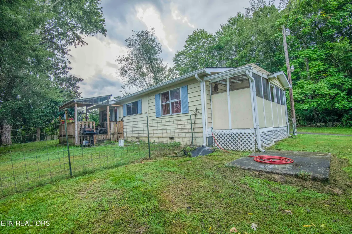 685 Foster Rd, Lenoir City, TN 37771 - #1