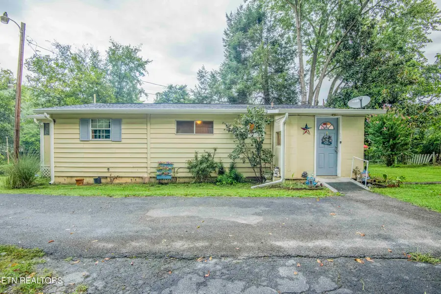 685 Foster Rd, Lenoir City, TN 37771 - #2