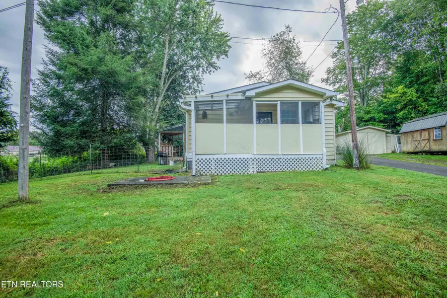 685 Foster Rd, Lenoir City, TN 37771 - #3
