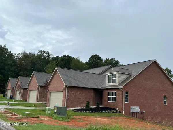 1164 Meadow Walk Lane, Lenoir City, TN 37772