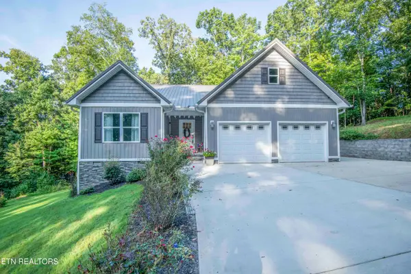 125 Van Stowe Rd, Harriman, TN 37748
