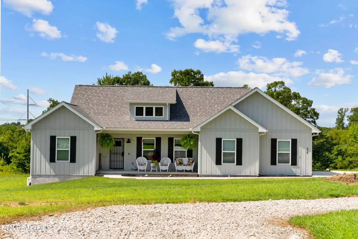 939 Clear Creek Rd, Crossville, TN 38571 - #1