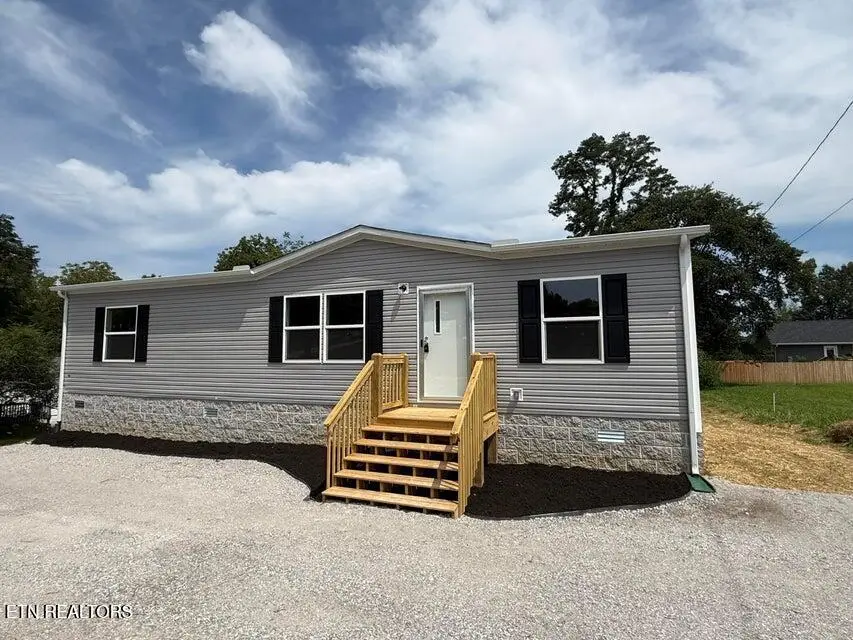 208 Garrett St, Jamestown, TN 38556 - #1