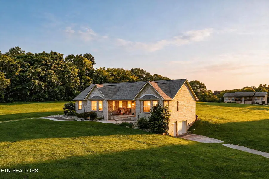610 Dixon Farm Rd, Walland, TN 37886 - #2