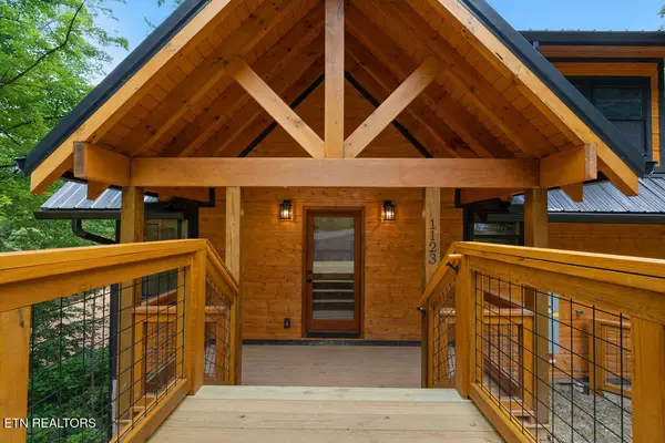 1123 Raintree Rd, Gatlinburg, TN 37738