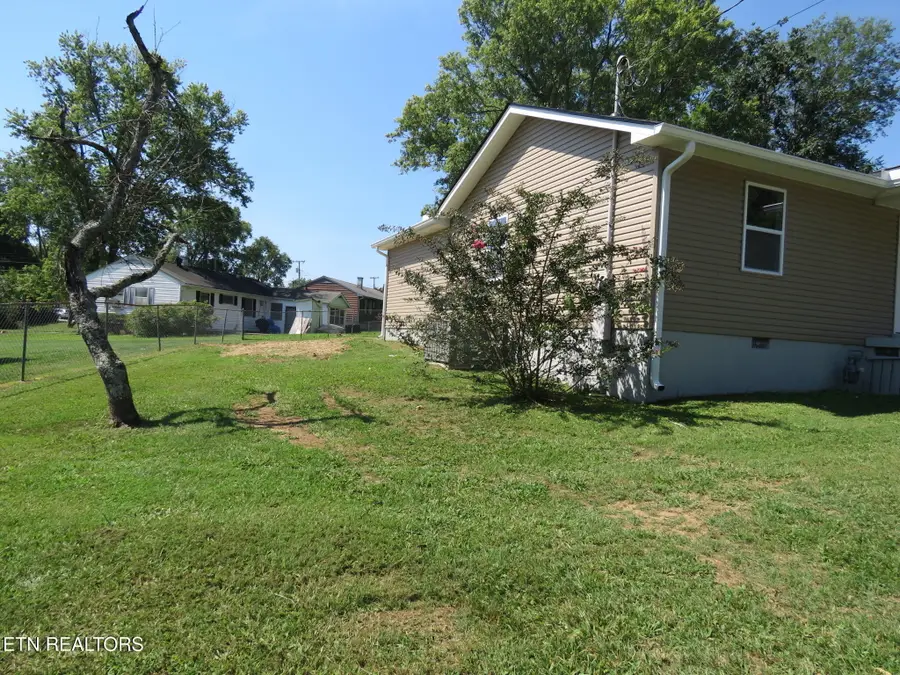 147 Athens Rd, Oak Ridge, TN 37830 - #3