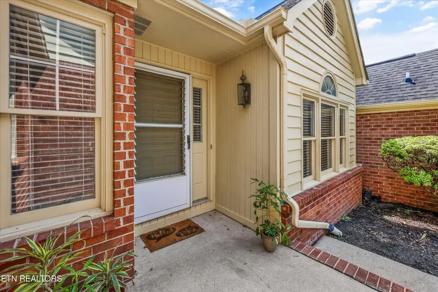 8430 Woodbend Tr, Knoxville, TN 37919 - #3