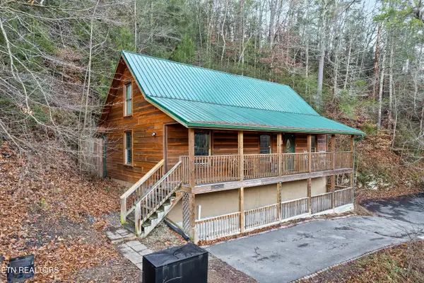 619 Pine Mtn Rd, Pigeon Forge, TN 37863