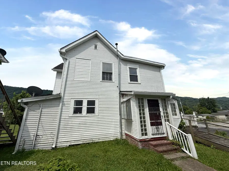 406 Church Ave, Rocky Top, TN 37769 - #2