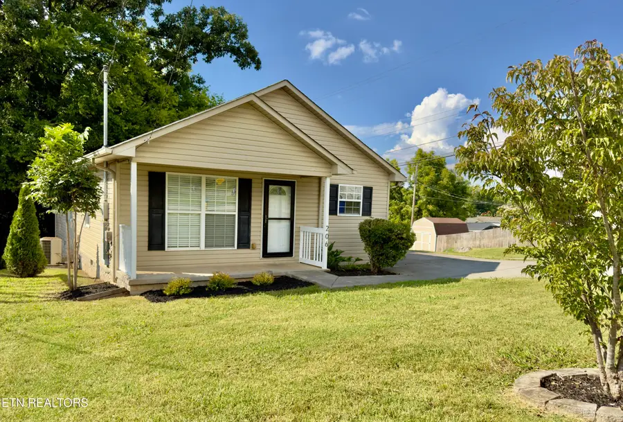 206 W Edison St, Alcoa, TN 37701 - #2