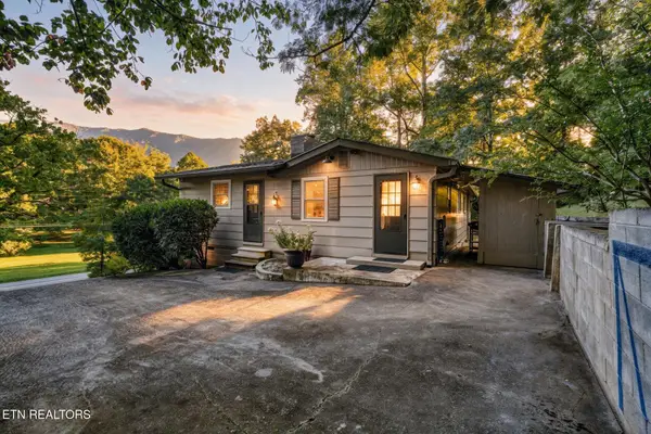733 Cavern Rd, Townsend, TN 37882