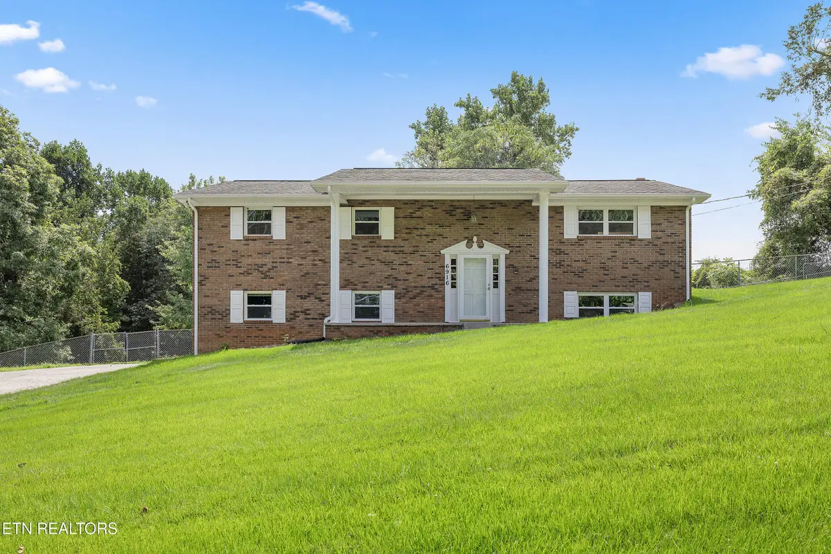6916 Wood Rd, Corryton, TN 37721 - #1