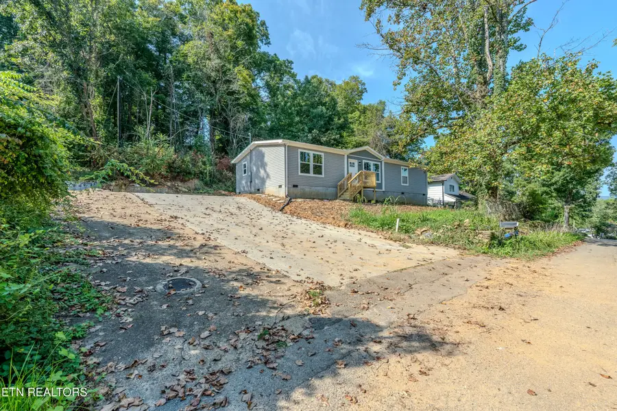 225 Haven Rd, Oliver Springs, TN 37840 - #2