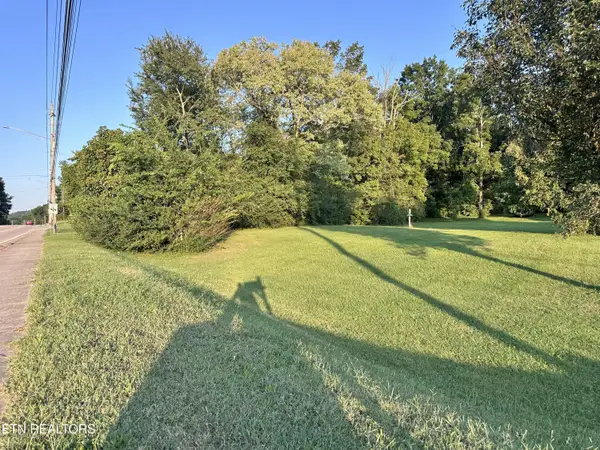 S Charles G Seivers Blvd, Clinton, TN 37716