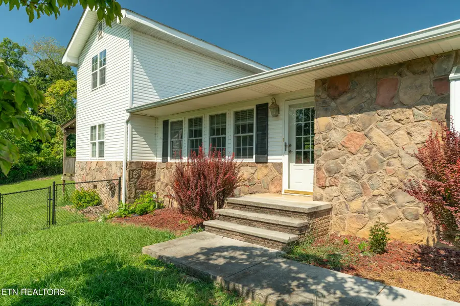 920 Oakwood Drive, Dandridge, TN 37725 - #2