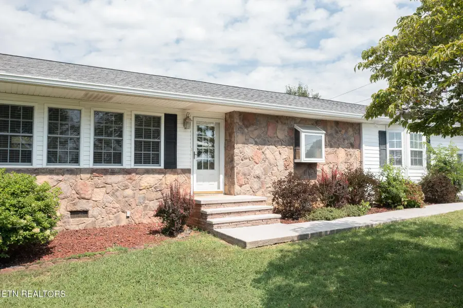 920 Oakwood Drive, Dandridge, TN 37725 - #3