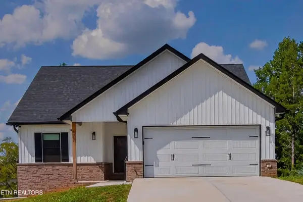 8011 Stone Hollow Drive, Knoxville, TN 37924