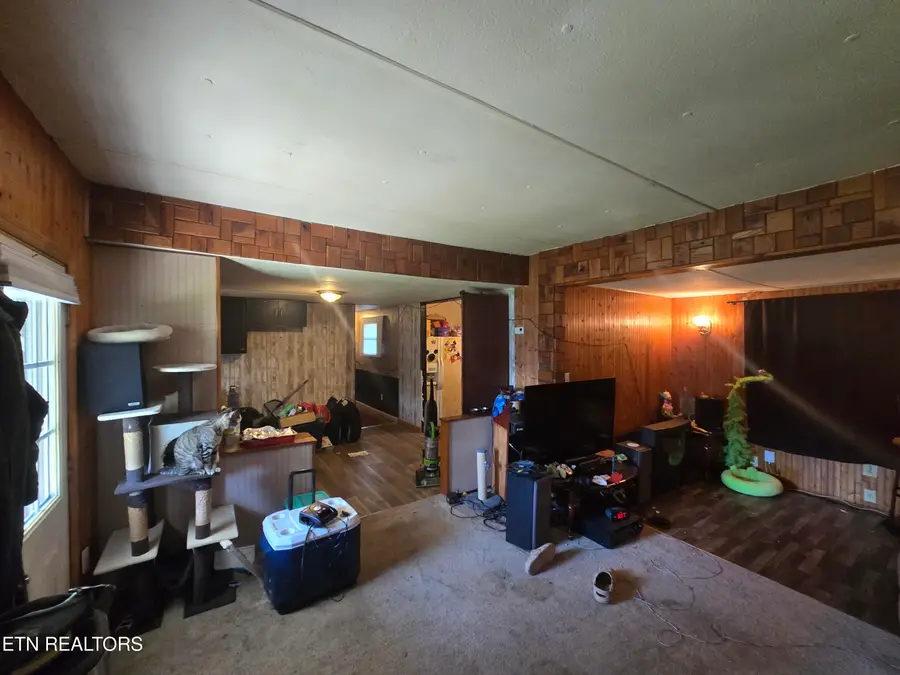 715 E Hemlock St, Lafollette, TN 37766 - #2