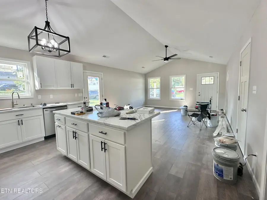 541 Cherokee Ave, Clinton, TN 37716 - #3