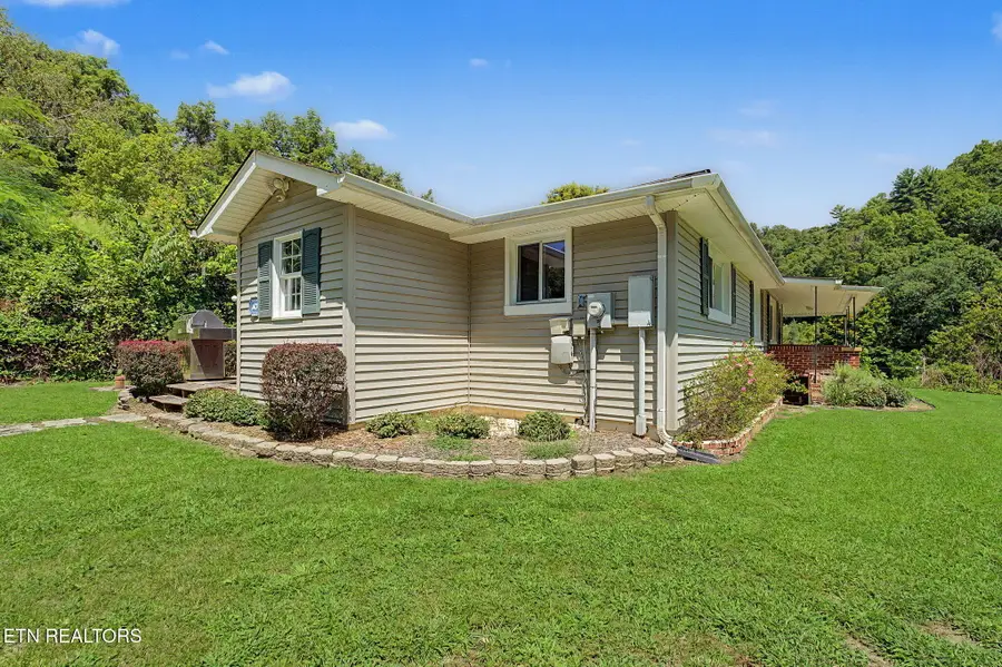 136 Bear Hollow Rd, Bristol, TN 37620 - #2