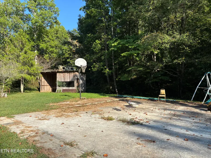 204 Hughes Hollow Rd, Vonore, TN 37885 - #3