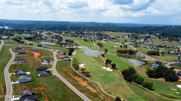 827 Black Bear Circle, Loudon, TN 37774